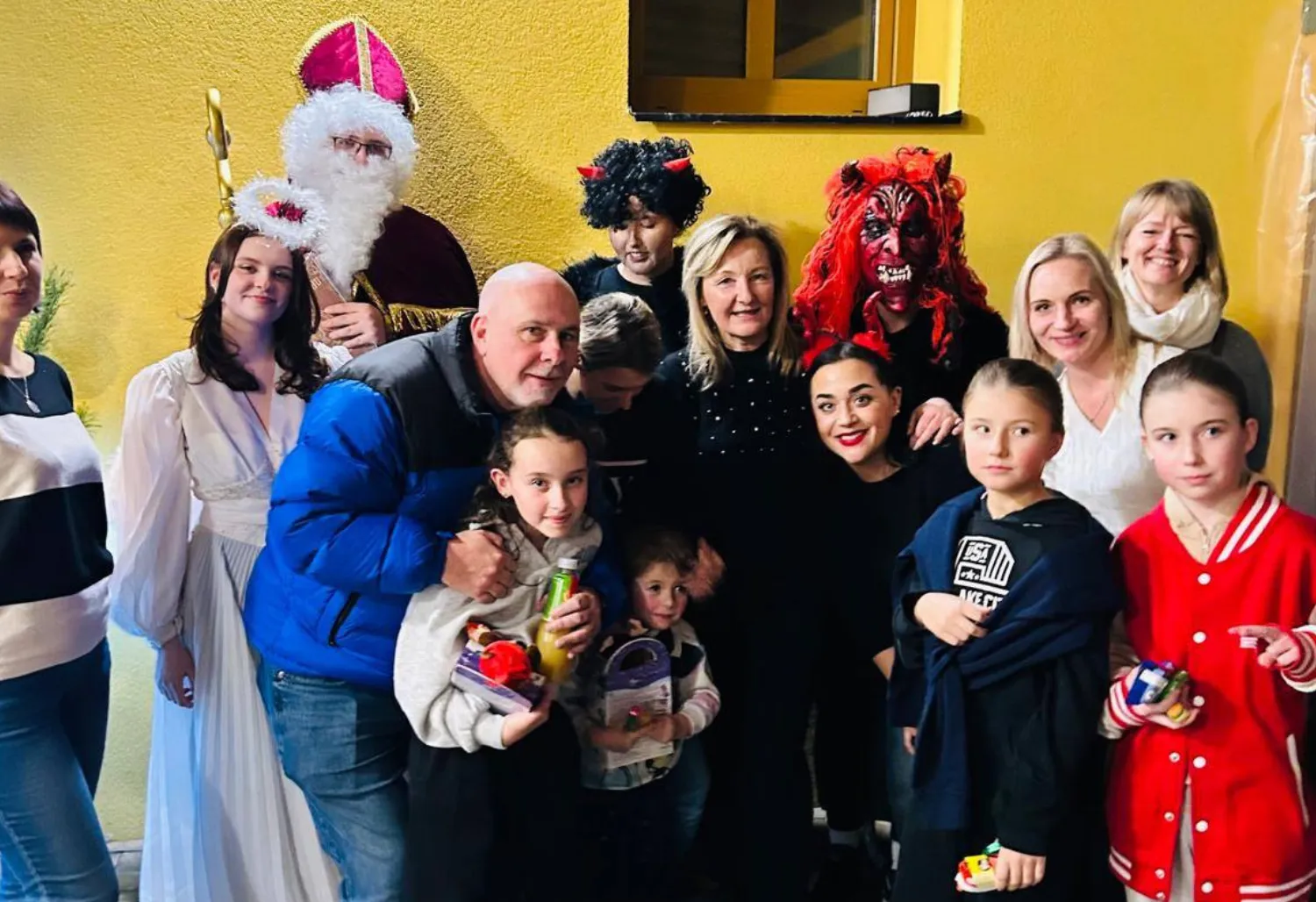 Mikuláš a zdobení perníčků, Dahora